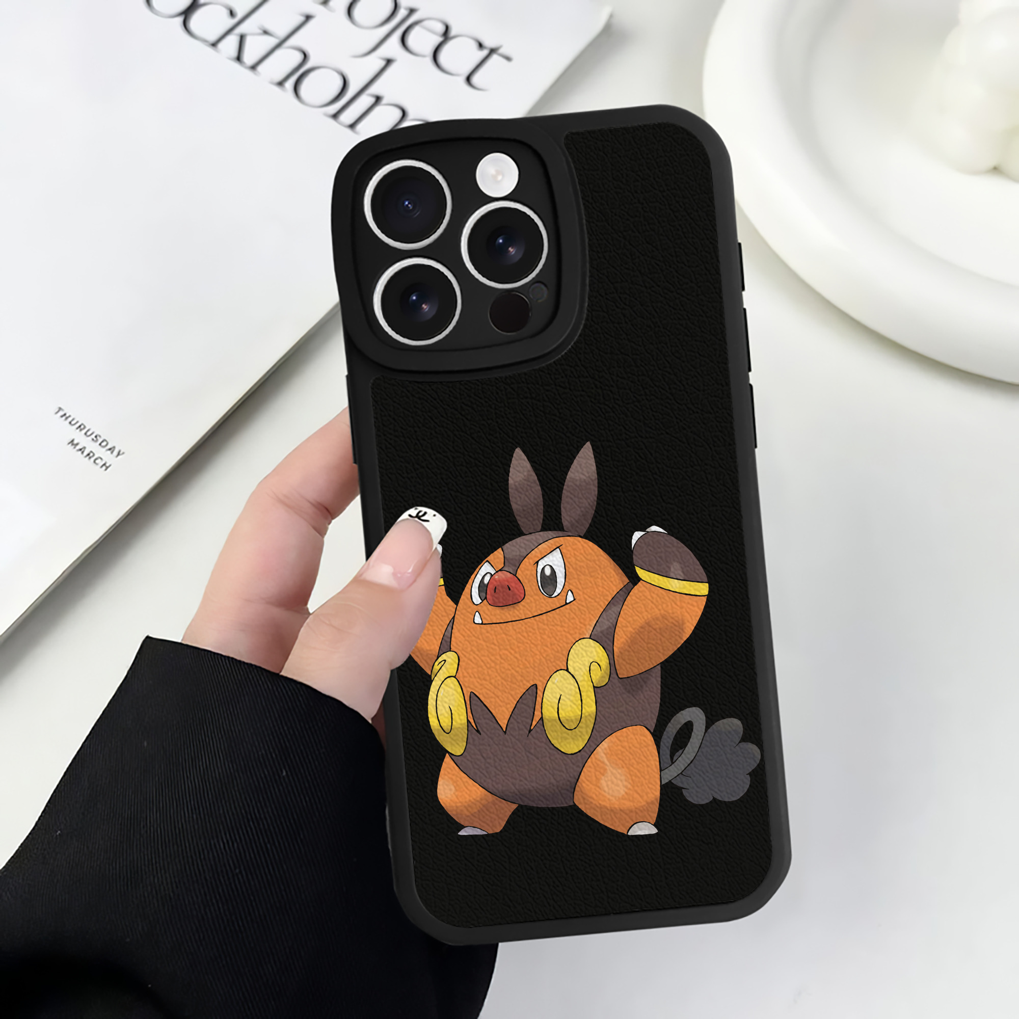 （画像用） ポケットモンスター Pokémon 【iPhone 16シリーズ対応】シリコンスマホケース（レザー調） 材質：シリコン